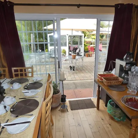 Castle Mews Bed & Breakfast 3*