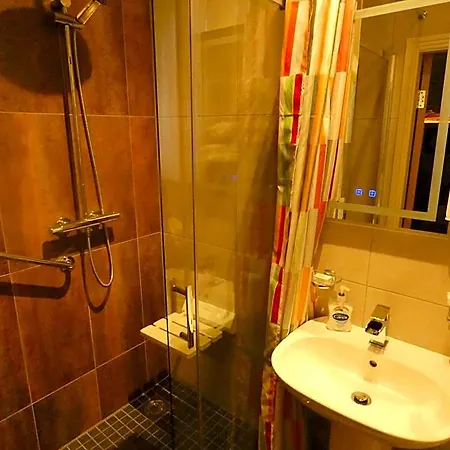 Castle Mews Bed & Breakfast 3*