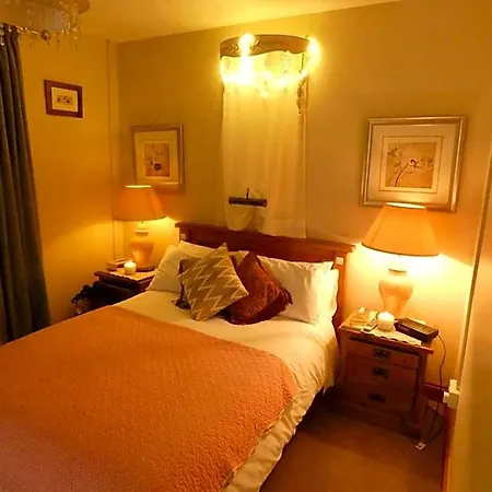 Castle Mews Bed & Breakfast 3*