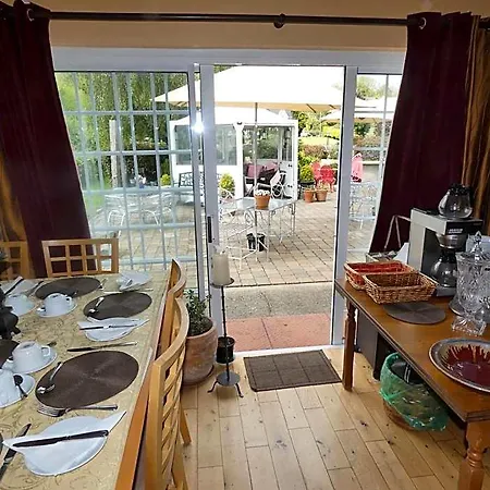 Castle Mews Bed & Breakfast 3*