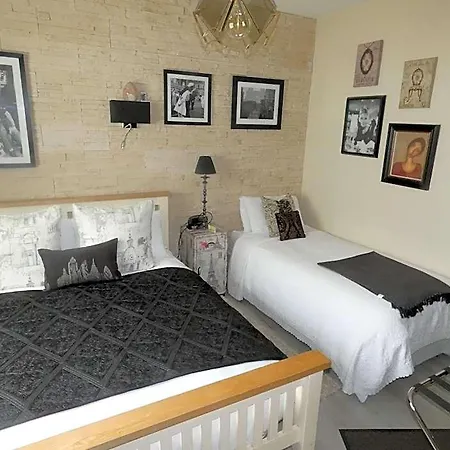 Castle Mews 3*