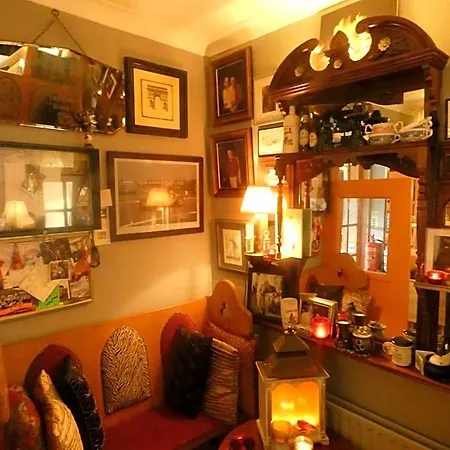 Bed & Breakfast Castle Mews 3*